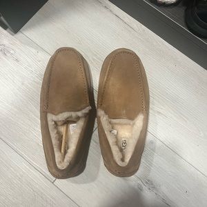 UGG Mens Slippers - Size 10 - new out of box